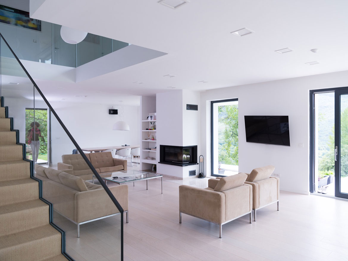 047 Ample studio at last floor
